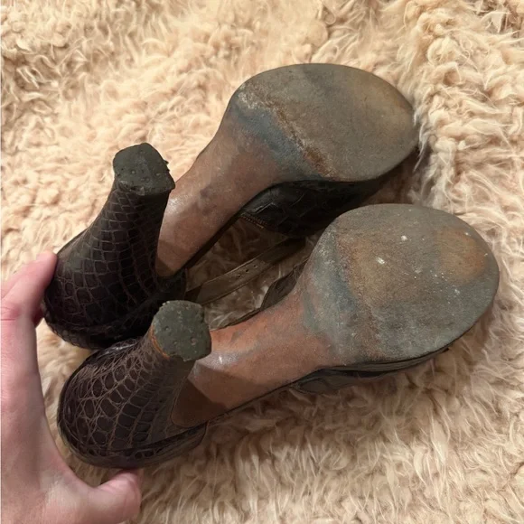 VTG 1940s or 50s Alligator Pumps Brown Leather Women